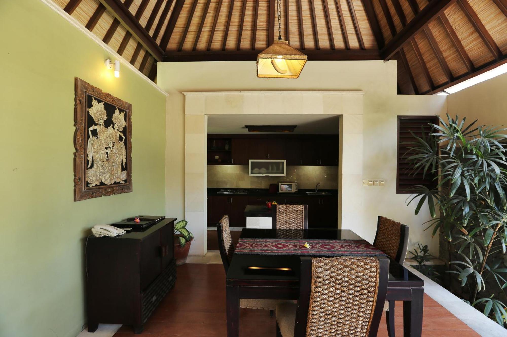 The Sanyas Suite Bali Seminyak  Phòng bức ảnh