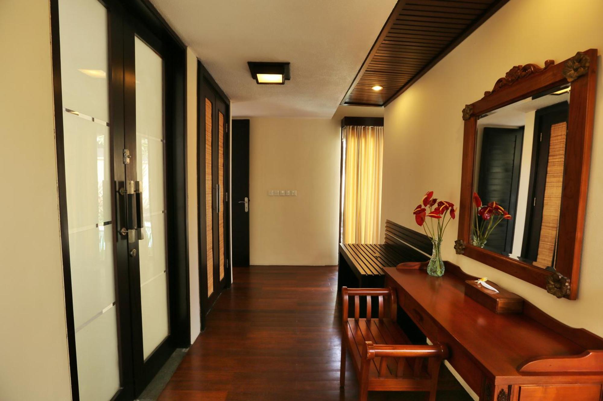 The Sanyas Suite Bali Seminyak  Phòng bức ảnh