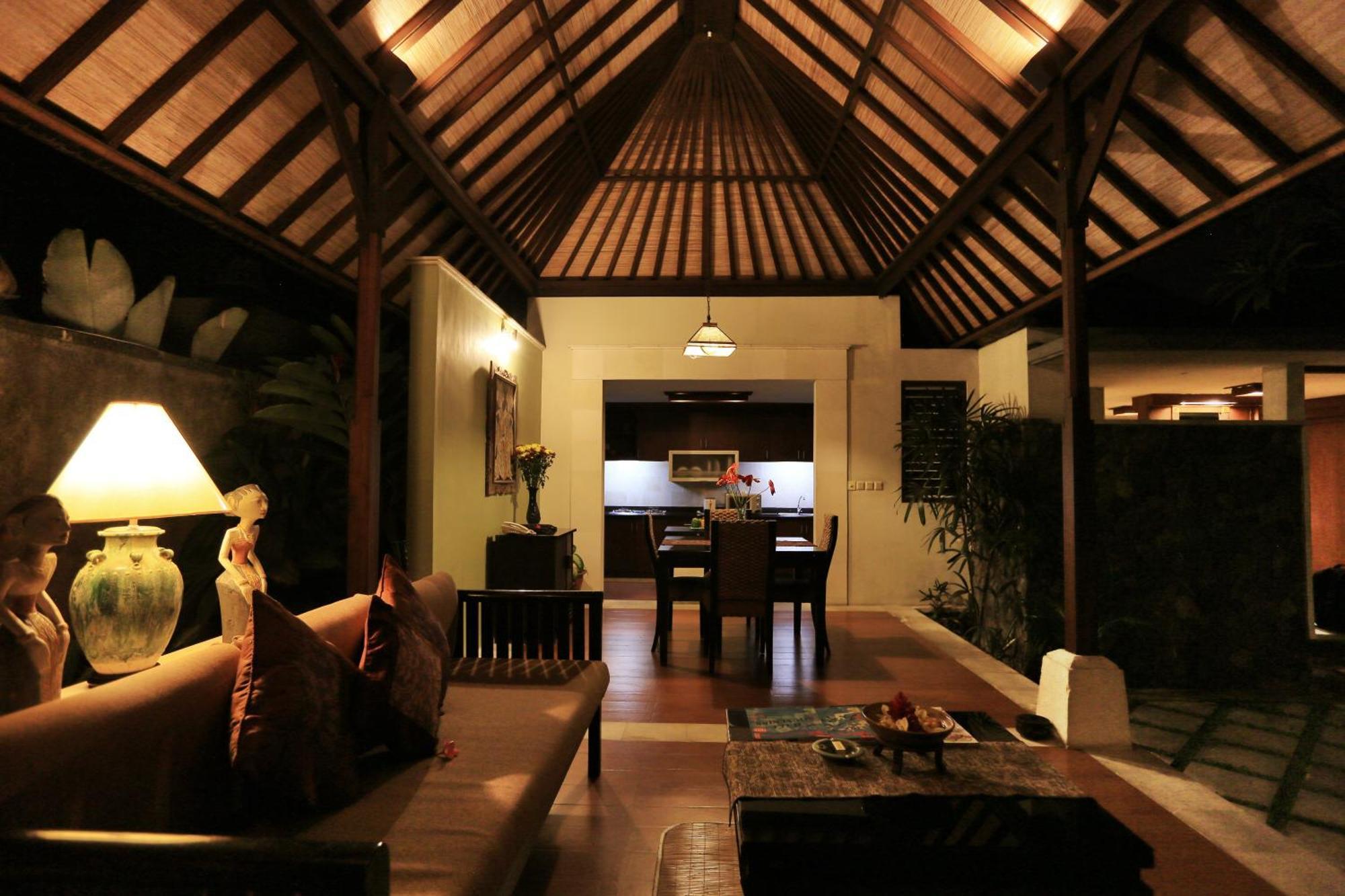 The Sanyas Suite Bali Seminyak  Phòng bức ảnh
