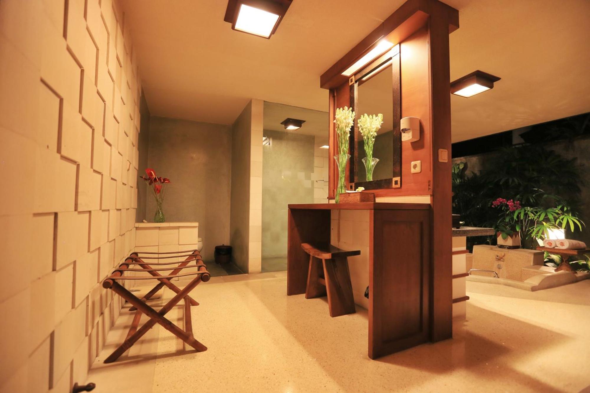 The Sanyas Suite Bali Seminyak  Phòng bức ảnh
